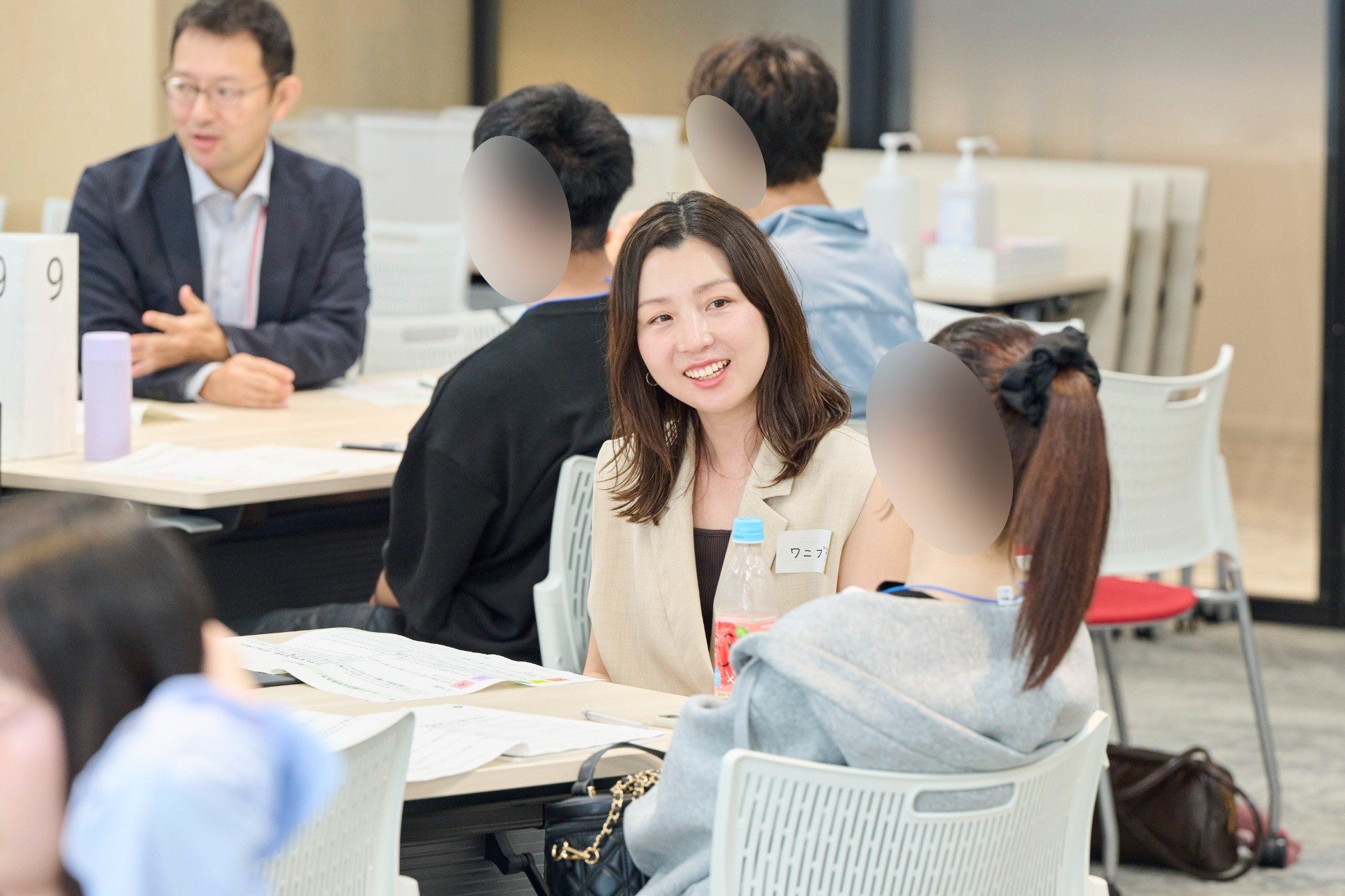 分析結果を社員も一緒にディスカッション 分析結果を社員も一緒にディスカッション